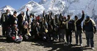 Nepal cabinet meets at Everest to send climate message 